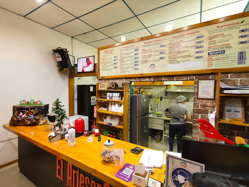 Sanguchería El Artesano de El Golf (Interior del grifo Repsol de la Av. El Golf)